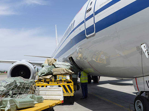 Handling method of large cargo transportation in international shipping